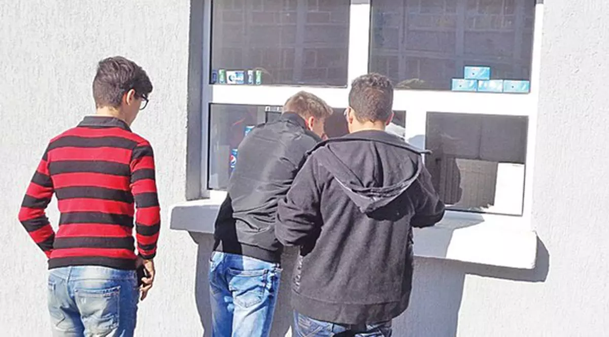 Chioșcuri de la școli din București și Ilfov, amendate pentru că vindeau dulciuri elevilor