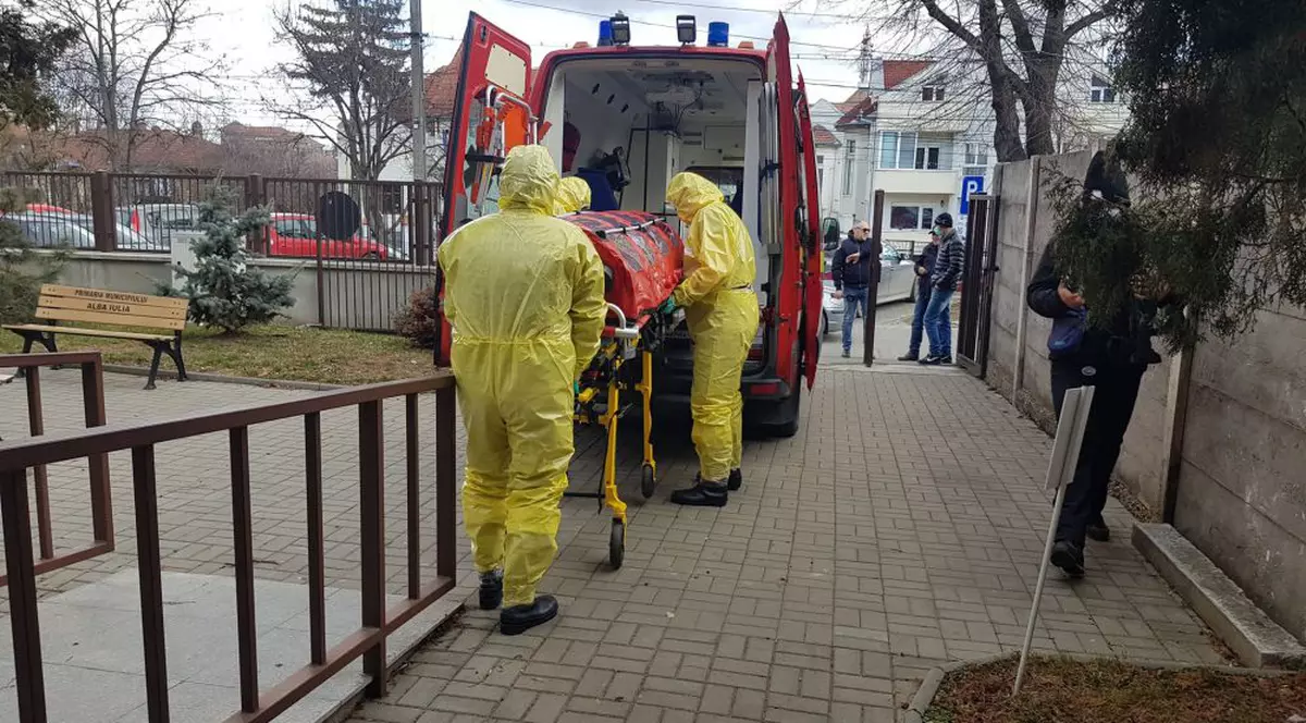 O tânără și bebelușul ei de 7 luni, în carantină la Alba Iulia. S-au întors în urmă cu două săptămâni din Veneto