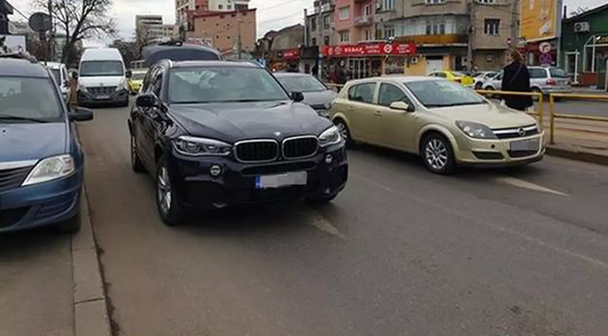 Vasile Blaga, surprins când bloca cu mașina prima bandă de circulaţie din zona Pieţei  Domenii