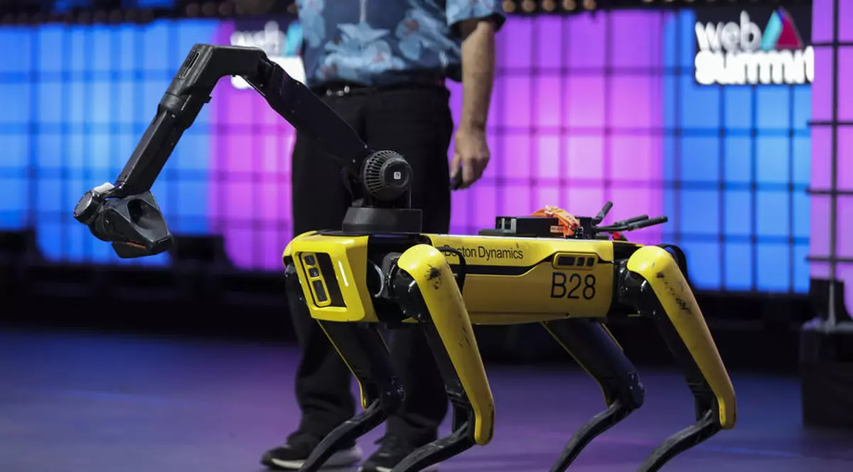 VIDEO|Adam Savage, unul dintre foștii prezentatori ai emisiunii „Mythbusters”, a construit o trăsură trasă de un robot de la Boston Dynamics