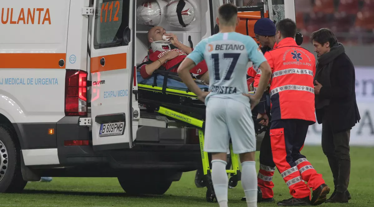 Victorie pentru Dinamo în derby-ul cu FCSB. Arbitrul întâlnirii a întrerupt meciul 10 minute, din cauza unor obiecte aruncate din tribune. FCSB a jucat în inferioritate aproape trei sferturi din partidă