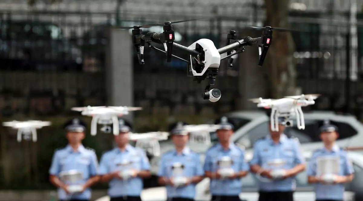 Autoritățile chineze folosesc de ani buni dronele pentru activitățile poliției FOTO: EPA