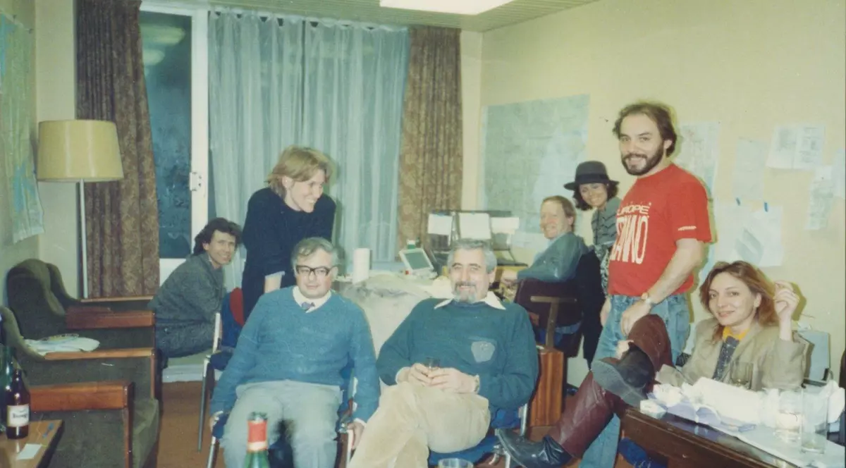 Memoriile unui jurnalist din prima redacție Reuters din România, înființată după Revoluție. „Cel mai bun și cel mai cumplit deceniu din viața mea”