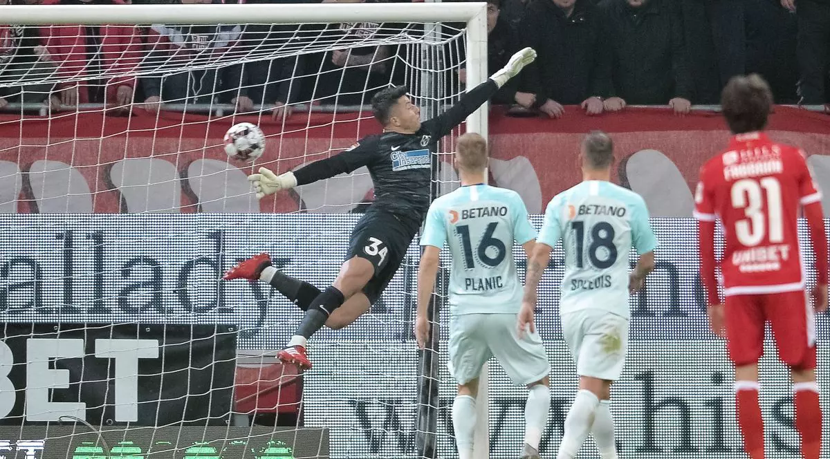 Golul marcat din lovitură liberă de dinamovistul Sin. Foto: HEPTA