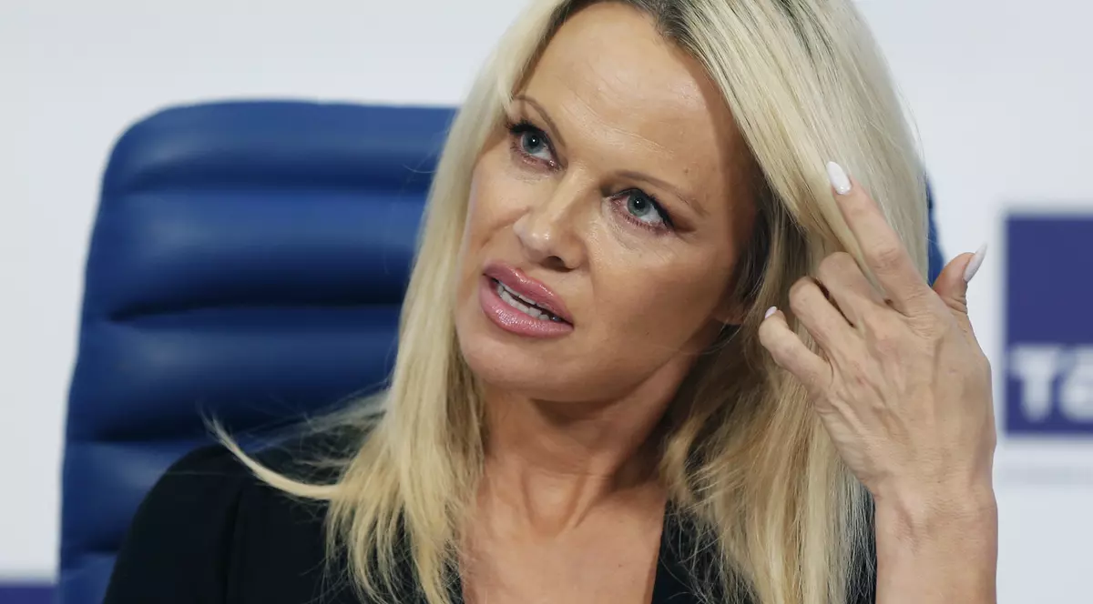 Pamela Anderson s-a despărțit de al cincilea soț