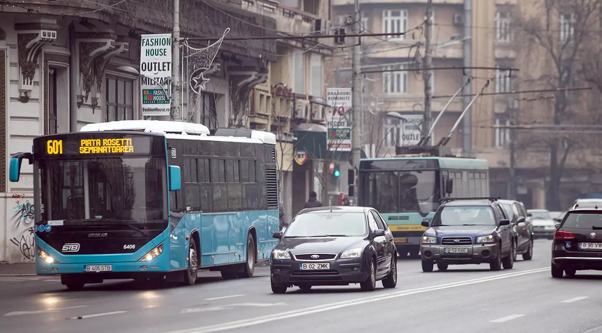 Un bărbat a murit într-un autobuz în București. Polițiștii au deschis o anchetă