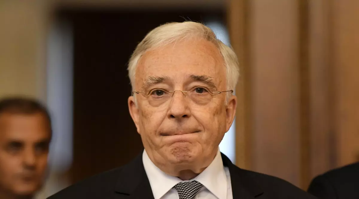 Guvernatorul BNR, Mugur Isarescu, participa la sedinta comuna a comisiilor pentru buget din Camera Deputatilor si Senat, in care sunt audiati candidatii la functia de membru al Consiliului administrativ al Bancii Nationale a Romaniei (BNR), la Palatul Parlamentului, marti, 2 iulie 2019. Consiliul de administratie al BNR este alcatuit din 9 membri numiti de Parlament pe o perioada de 5 ani, cu posibilitatea reinnoirii mandatului. Membrii Consiliului de administratie nu pot fi parlamentari si nu pot face parte, potrivit legii, din justitie sau din administratia publica. Structura executiva permanenta a Bancii Nationale este formata din guvernator si 3 viceguvernatori, dintre care unul este prim-viceguvernator. Ceilalti 5 membri nu sunt salariati ai BNR. Presedintele Consiliului de administratie este guvernatorul Bancii Nationale a Romaniei. ANDREEA ALEXANDRU / MEDIAFAX FOTO