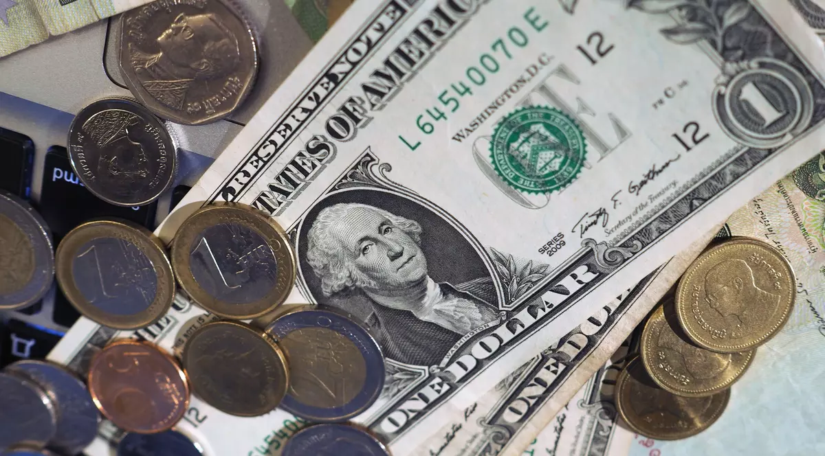 Curs valutar 6 februarie 2020 | Leul s-a apreciat față de euro și de dolarul american. Unde găsim cel mai bun curs