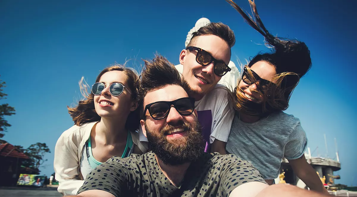 Cine sunt, ce vor şi cu ce probleme se confruntă hipsterii din România. De la „țapul ispășitor” al societății liberale, la micul consumator de droguri recreaționale