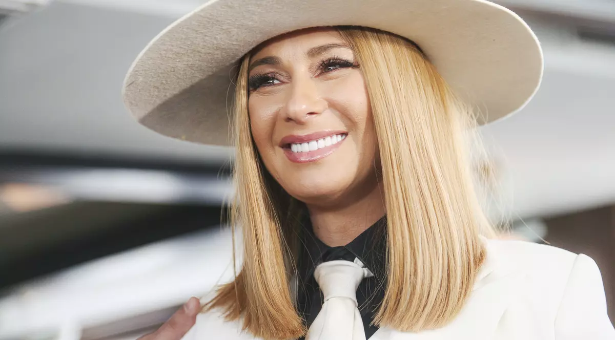 Inel de 20.000 de lire sterline pentru Prodanca! Reghe i-a trimis bijuteria prin curier, pentru că n-a putut fi prezent la evenimentul organizat de soția lui