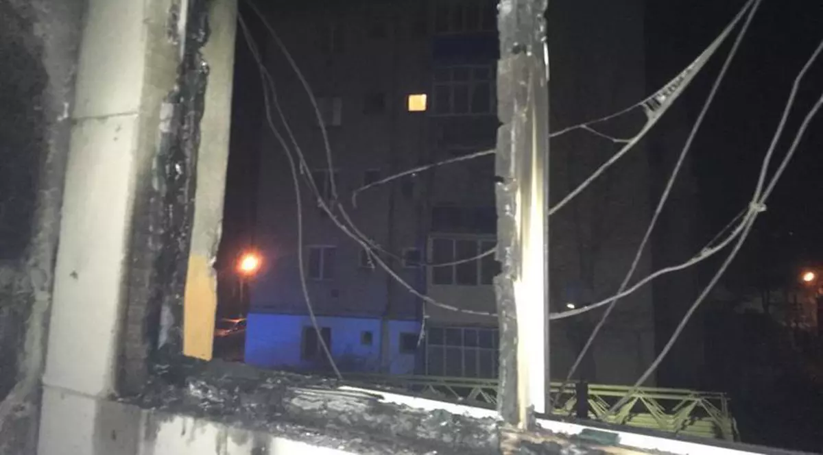 Zeci de răniți și evacuați, după un incendiu la un bloc din Târnăveni. Cauza dezastrului: o țigară uitată aprinsă