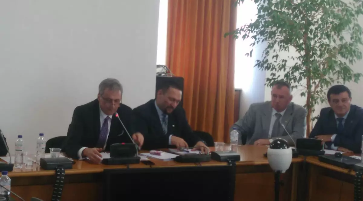 UPDATE | Ministrul Marcel Vela, alături de Traian Berbeceanu, la audierile din Parlament. A primit aviz negativ