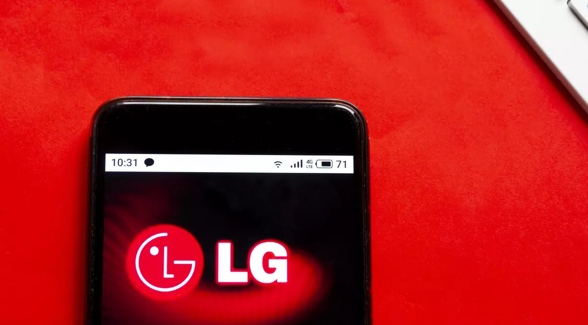 LG, Amazon, Ericsson și Nvidia își anulează participarea la cel mai important târg de telefonie din lume. Logo-ul LG pe un smartphone