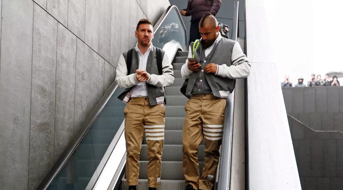 Testaţi cu termometrul! Jucătorii lui FC Barcelona au fost supuşi unui control draconic la aterizarea la Napoli