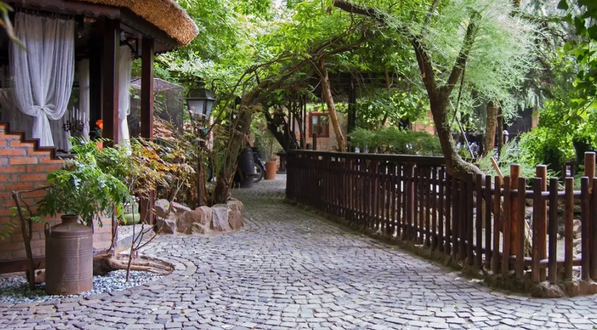 Una din terasele de referinţă din Regie se închide. Clubul Piranha, înlocuit cu un bloc