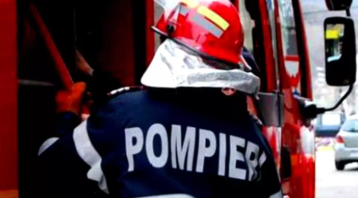 Un bărbat a fost găsit spânzurat în apropierea locuinței distruse într-un incendiu, în județul Vaslui