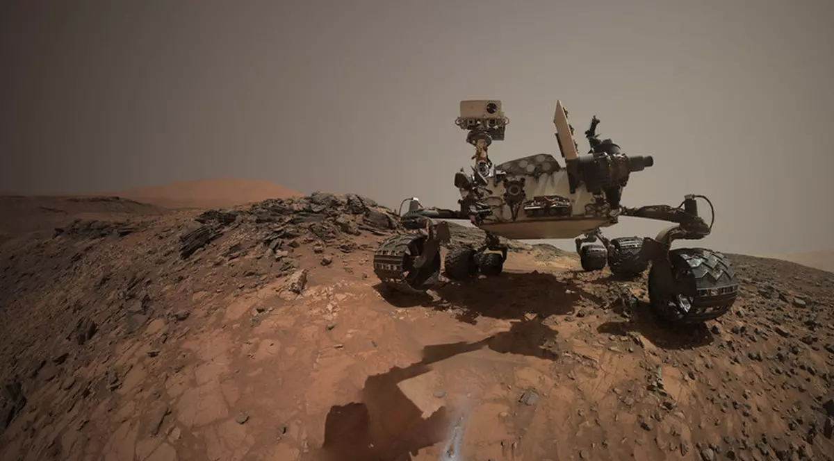 Roverul Curiosity transmite de pe Marte de 7 ani. Iată cele mai frumoase fotografii din colecția NASA