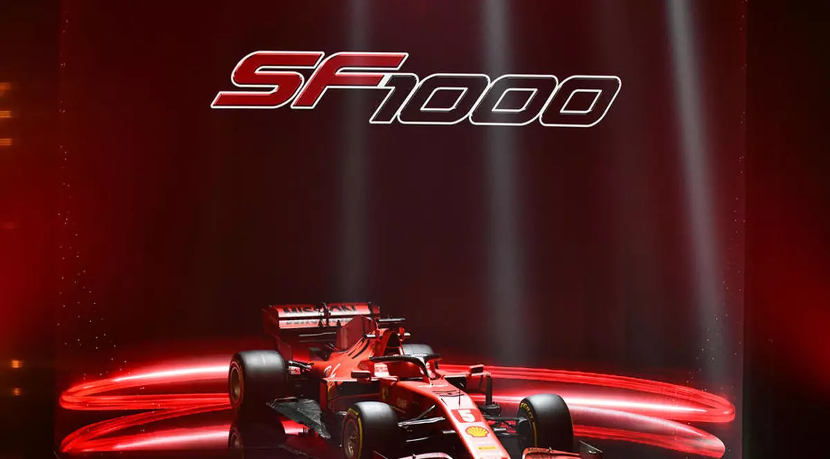Monopostul Ferrari SF 1000 de Formula 1 a fost prezentat într-o ceremonie grandioasă