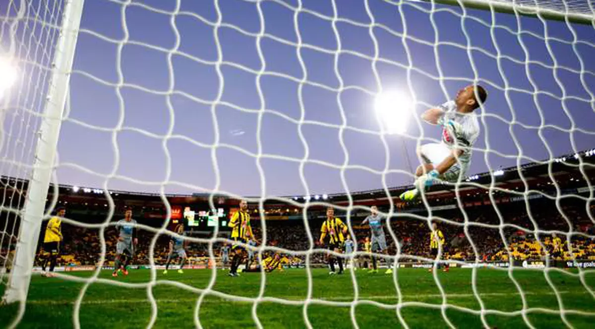 Fostul portar dinamovist Glen Moss a jucat în ultimul meci înainte ca liga australiană să întrerupă campionatul. A bifat o partidă istorică