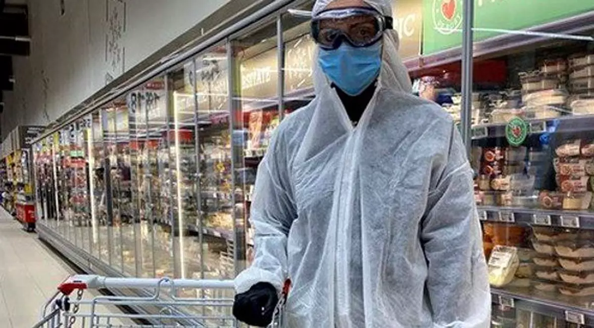 Cristina Șișcanu a ieșit la supermarket echipată corespunzător, împotriva coronavirusului. Vedeta a urmat exemplul modelului Naomi Campbell