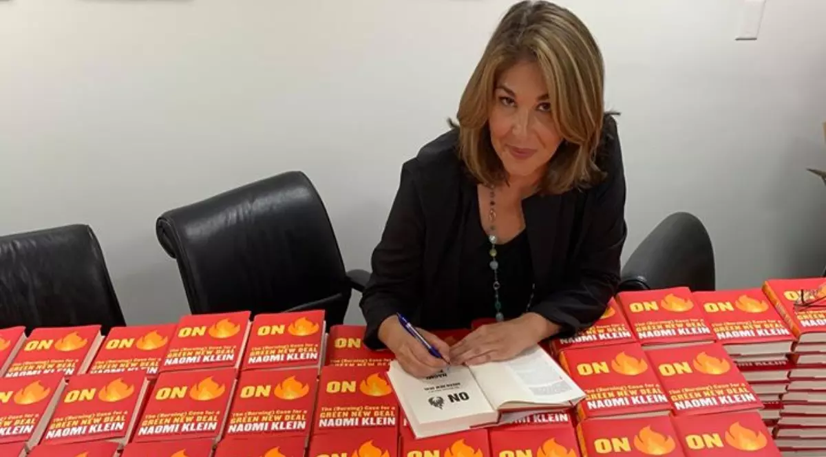 Naomi Klein, autoarea cărții “Doctrina șocului”, în dialog cu Greta Thunberg: „Trebuie să fim atenți la ce fac guvernele în perioada asta. De exemplu, dacă adoptă legi care favorizează corporațiile în detrimentul populației”