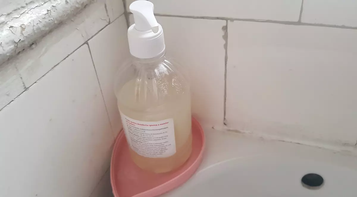 Un mic pas pentru civilizaţie: La DSP Bucureşti au apărut săpunul şi dezinfectantul