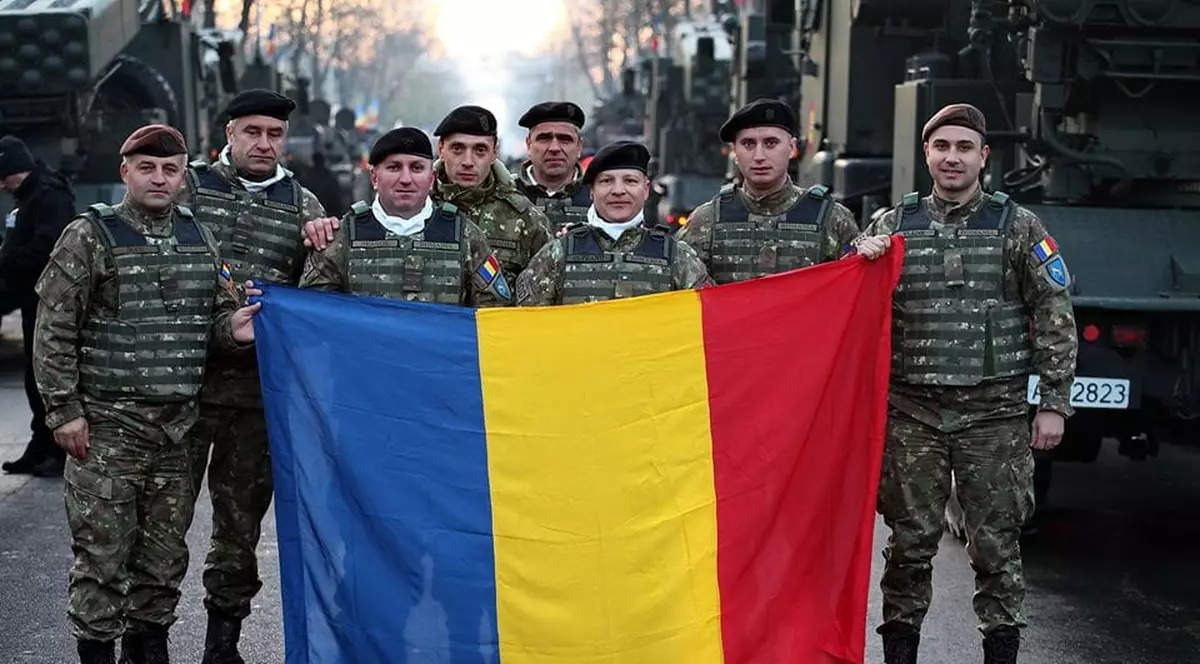 Armata îndeamnă la solidaritate: "Românii să arboreze drapelul la ferestre"