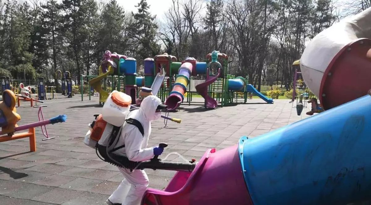 PMB oferă detalii despre dezinfectarea spațiilor de joacă pentru copii, a străzilor și a unor școlii