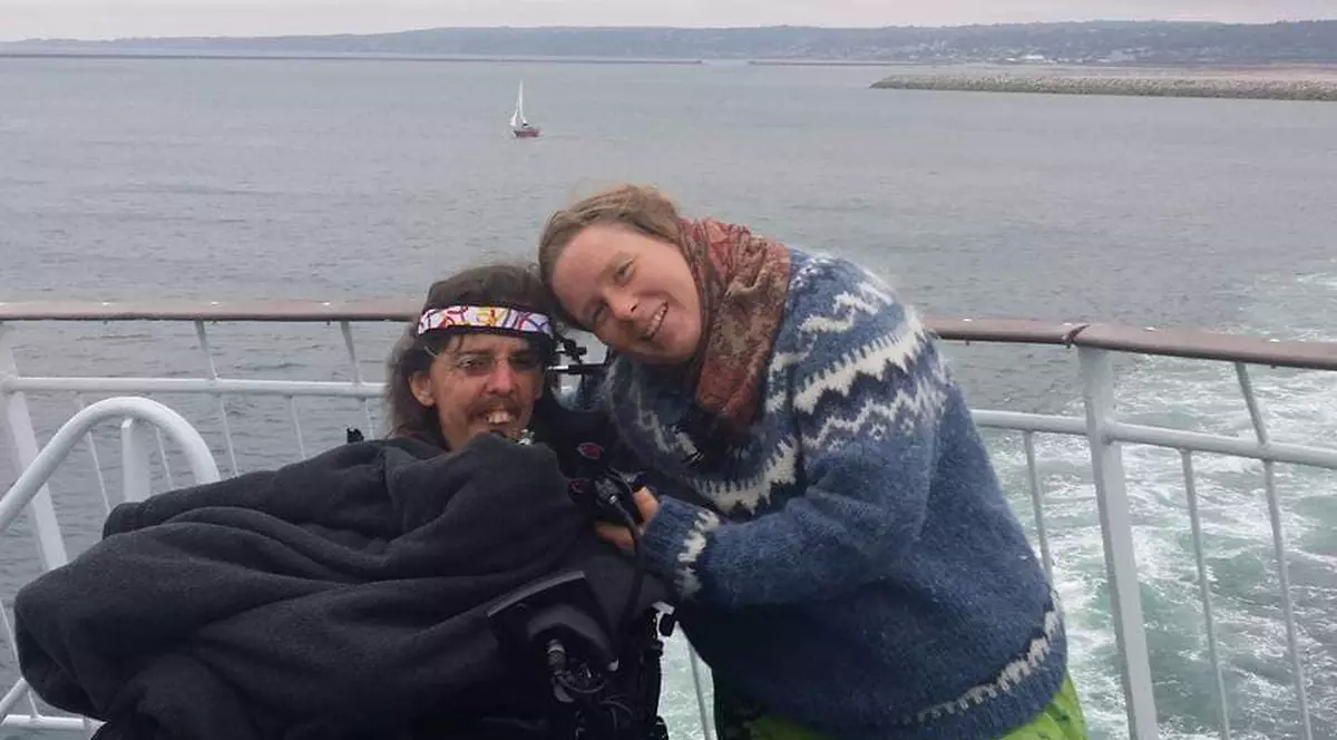 În fața coronavirusului, nu doar bătrânii sunt vulnerabili. Mărturia unui actor care e dependent de ventilator