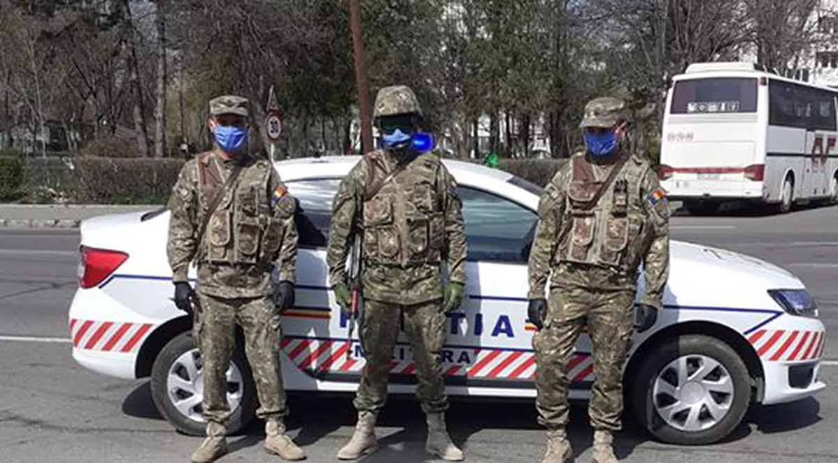 VIDEO „Sunt doar un OM!”, noua campanie lansată de autorități pentru limitarea răspândirii COVID-19. Ce vedete apar în videoclip