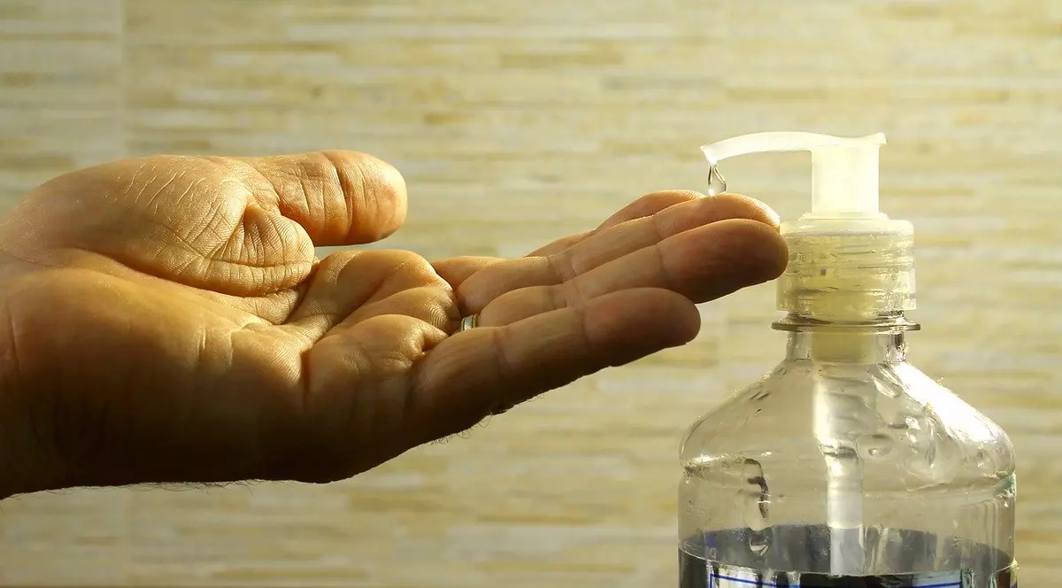 Proprietarul Louis Vuitton va produce dezinfectant pentru mâini și îl va distribui gratuit către 39 de spitale din Paris