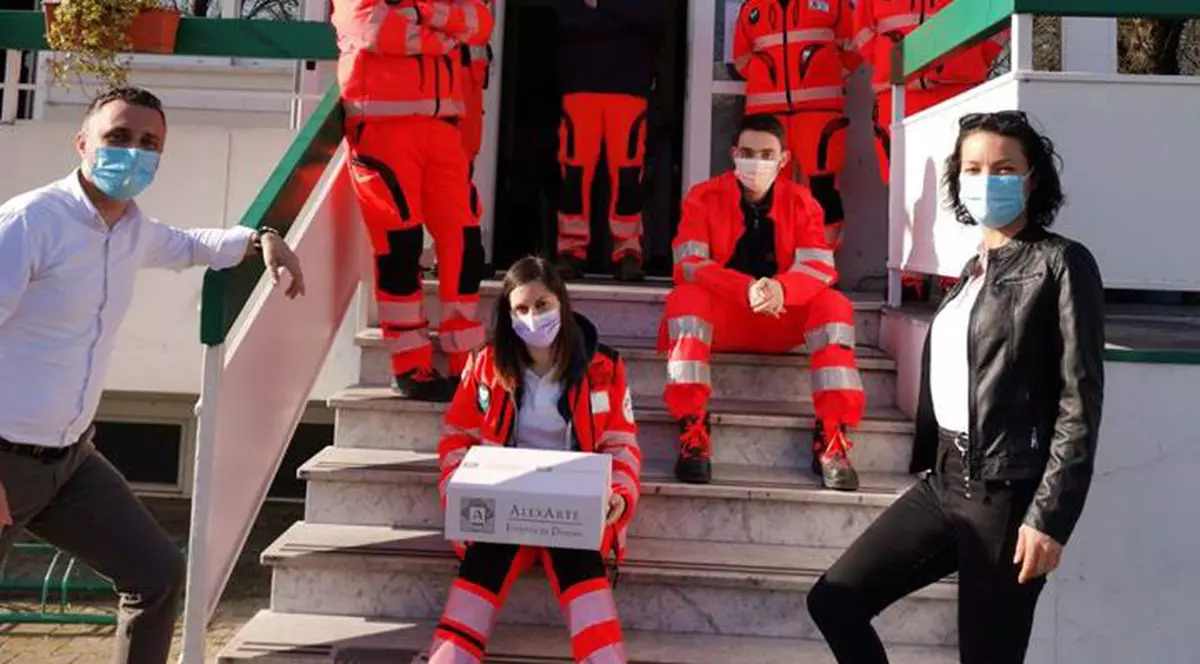 Românii din Italia sunt implicați activ în lupta cu pandemia de coronavirus. Aceștia donează măști și alimente