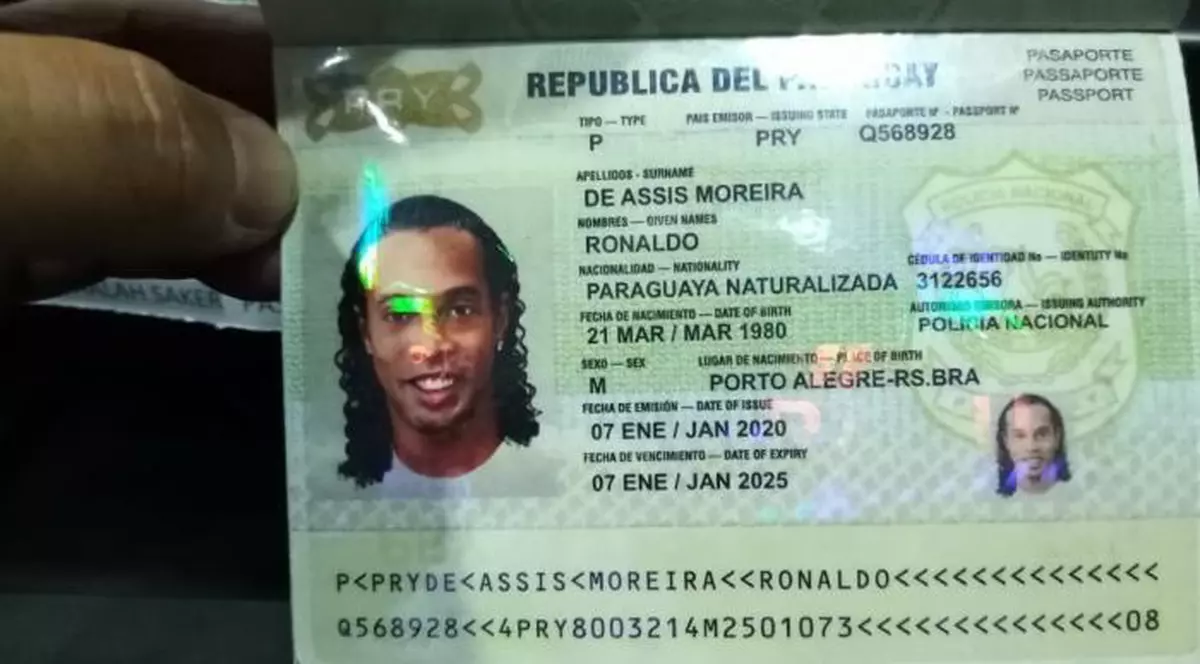 Ronaldinho a fost arestat la Asuncion și rămâne în detenție. Anchetatorii vizează acum și o posibilă pistă de ”spălare de bani”