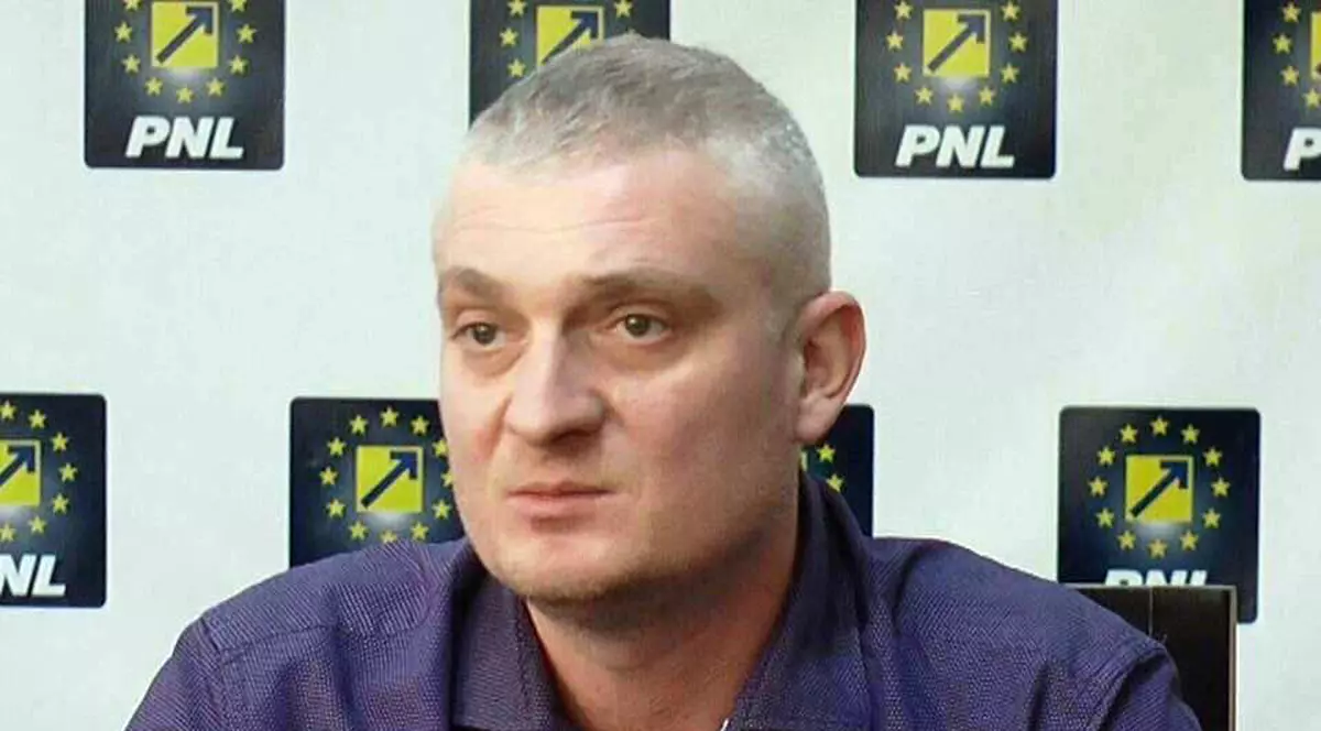 Andrei Kadas, fost consilier judeţean PNL, şi fostul şef al Spitalului de Boli Infecţioase din Braşov, trimişi în judecată de DNA