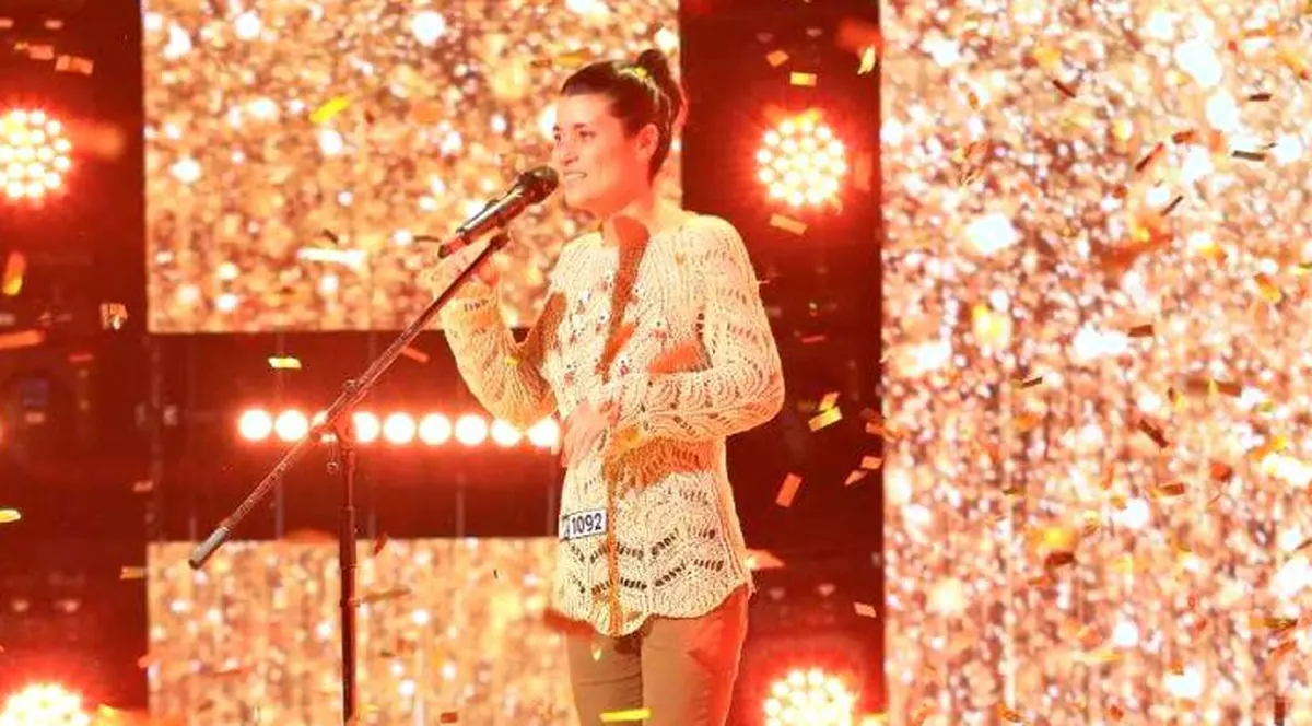 Al șaptelea golden buzz la Românii au talent, sezonul 10. Cine este Aura Marcu, stewardesa care a trăit în 11 centre de plasament