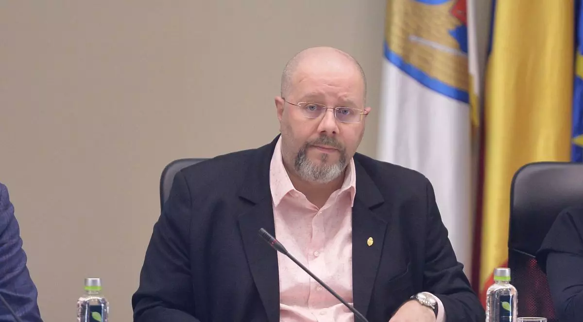 Romprest îl acuză pe viceprimarul Bădulescu că îi pune să ducă deșeuri de la bolnavii COVID-19 la gropile de gunoi, „când ele trebuie incinerate”