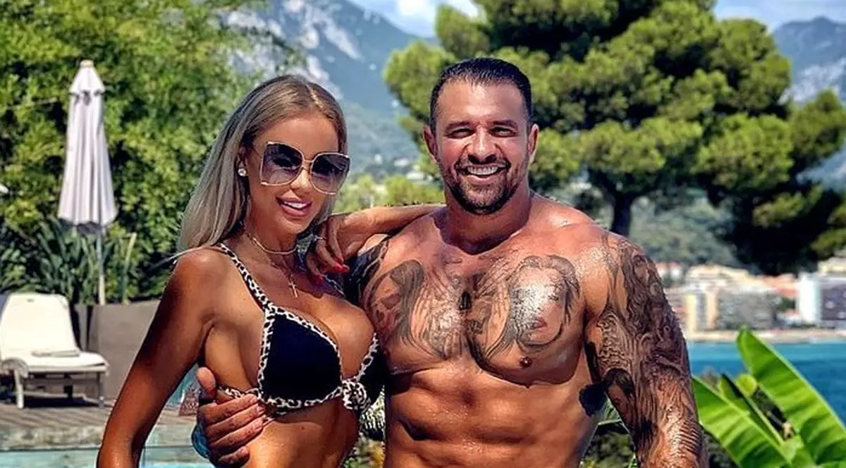 Replici acide între Bianca Drăgușanu și Alex Bodi, după divorț. „A luat pastile. Am găsit-o pe jos la 6 dimineața”