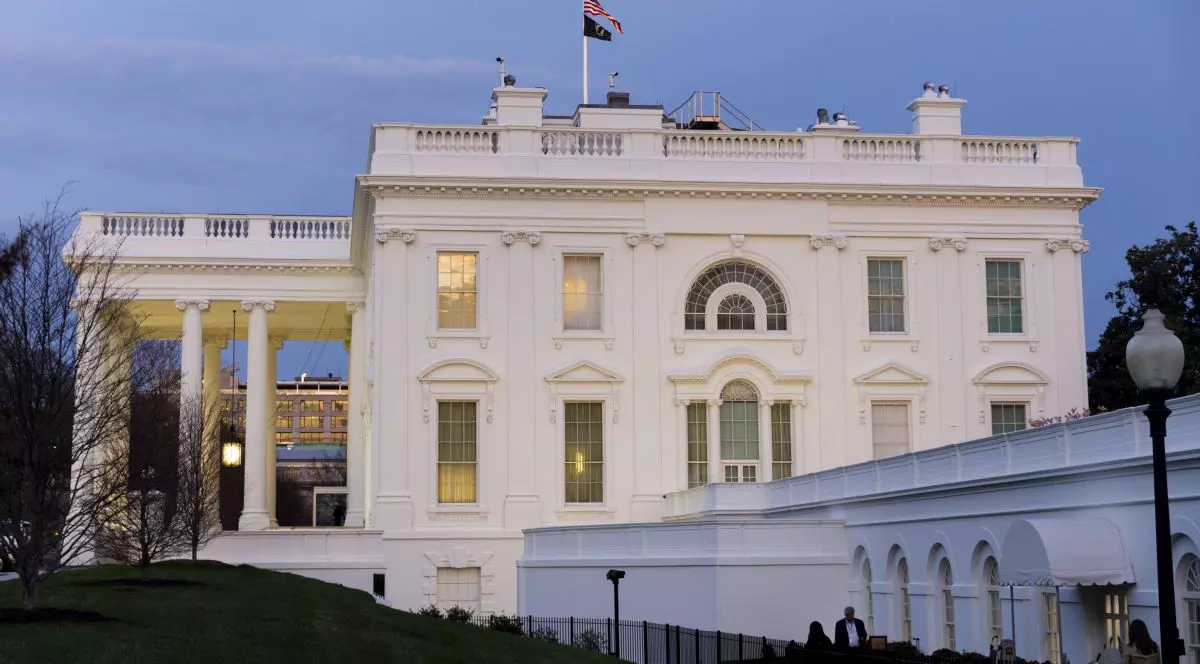 Ce le recomandă MAE românilor care merg în SUA. UE condamnă restricțiile de călătorie anunțate de Trump