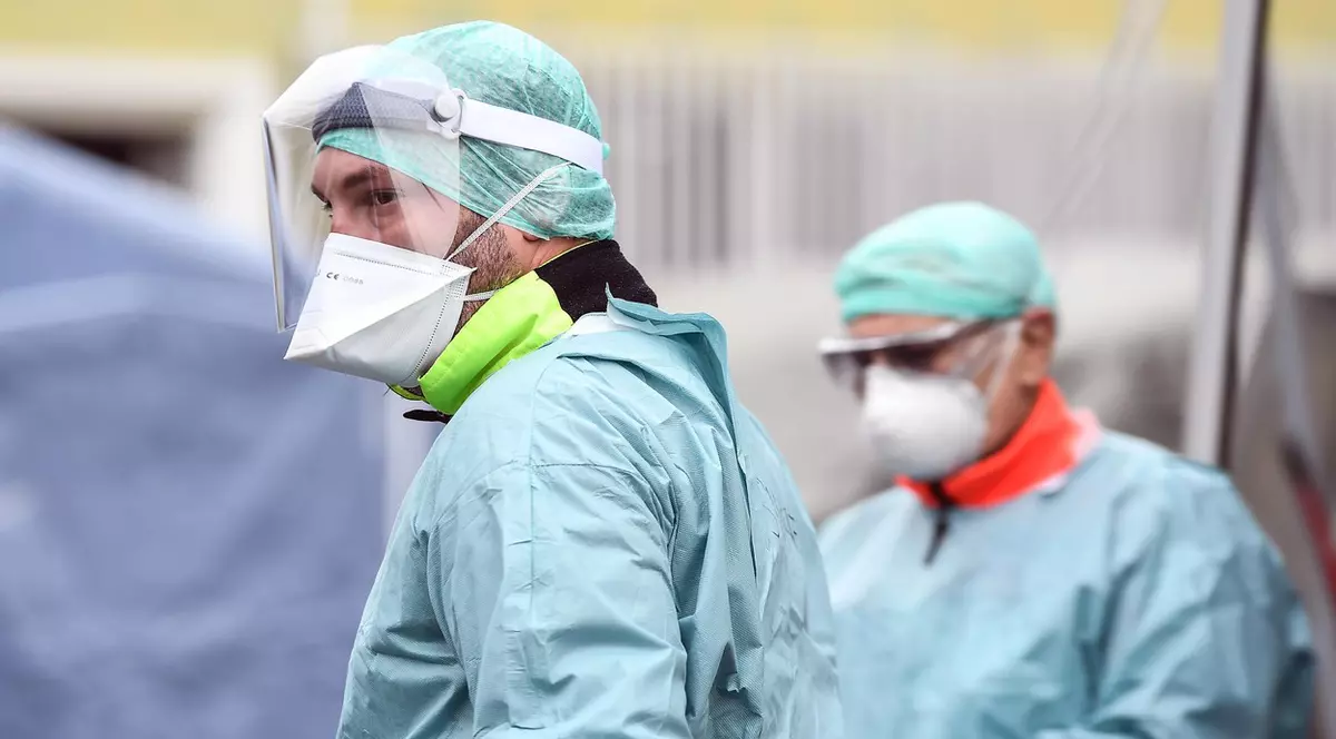 O asistentă din Italia compară lupta cu COVID-19 cu un război „greu de dus, pentru că nu cunoaștem inamicul”: „Singura armă eficientă este izolarea”