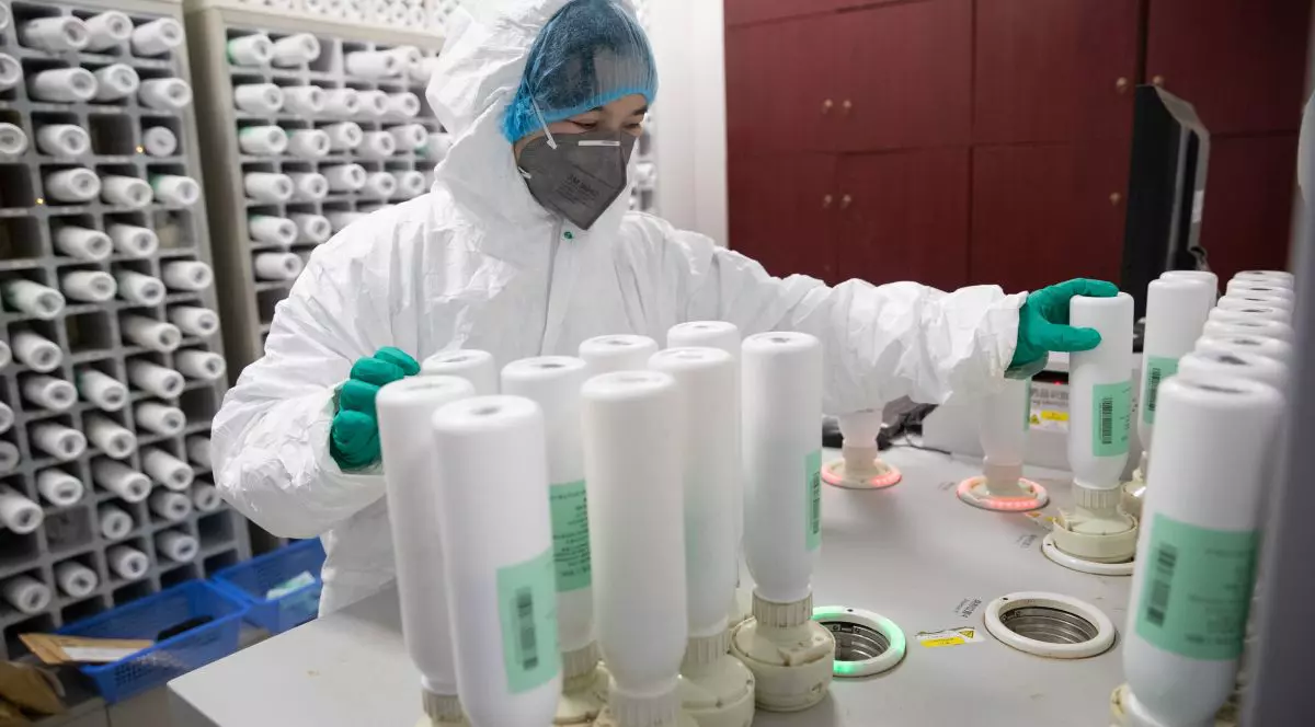 Prevalenţa virusului mai agresiv s-a redus după începutul lunii ianuarie 2020 FOTO: EPA