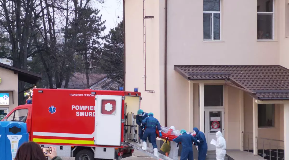 Pacinetul din Suceava, infectat cu coronavirus, a fost transferat la Iași. Foto: Foto: Monitorul de Botoșani