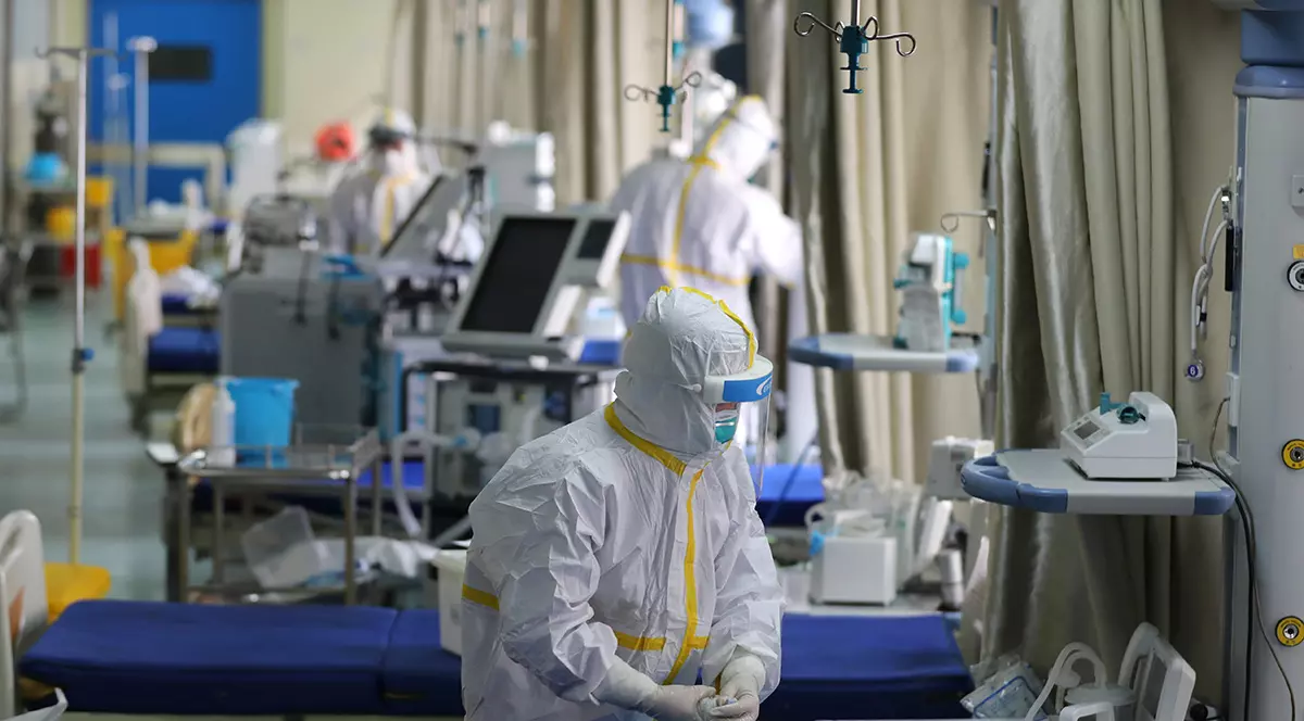 Statistică îngrijorătoare din SUA: Tinerii reprezintă a proporție mare a persoanelor spitalizate din cauza COVID-19