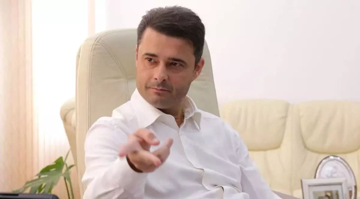 VIDEO Dosar penal pentru pungile de fructe distribuite de Daniel Florea în sectorul 5 în vremea coronavirusului