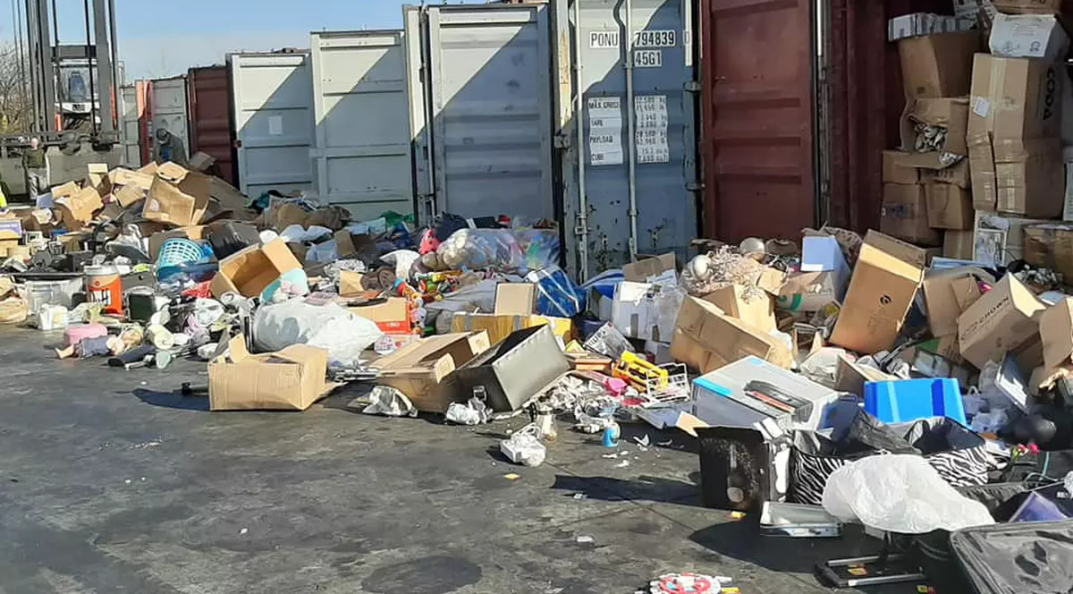 Nouă percheziţii au loc marţi dimineaţă în Bucureşti şi în judeţele Ilfov şi Giurgiu, la persoane şi firme suspectate că au colectat, transportat, deversat şi îngropat deşeuri în locuri neautorizate