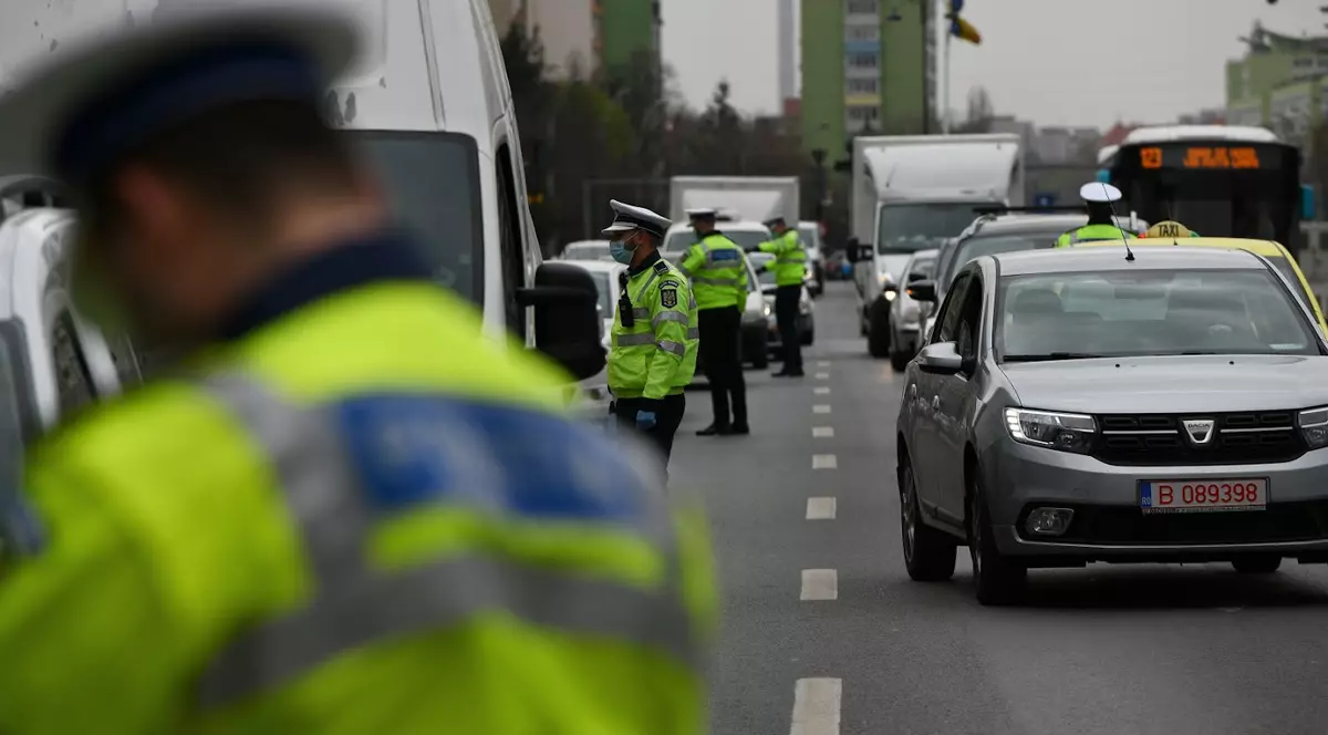 Mesaj de la un medic: “Domnișoara polițist m-a tras pe dreapta, a luat poziția de drepți și m-a salutat militărește, cu mâna la chipiu”