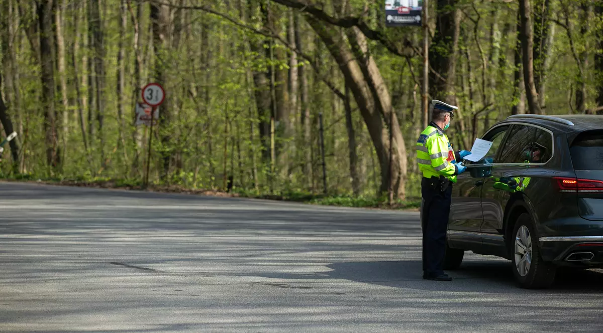 Au încercat să mintă polițiștii din Brașov, însă au fost dați de gol de copilul lor