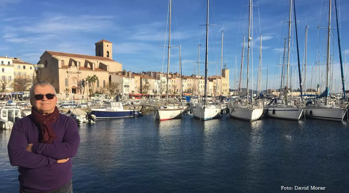 Ce să faci de coronavirus: scriitorul Ioan T. Morar trage tare să termine cartea ”Fake news în Epoca de Aur”