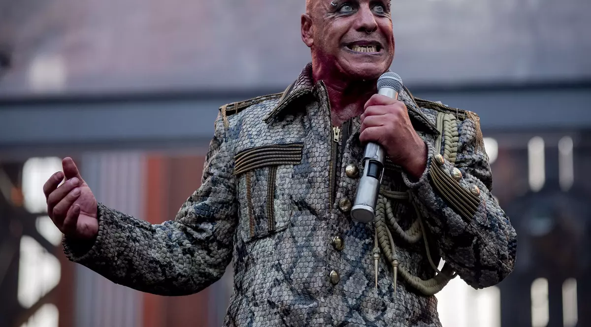 Till Lindemann, în timpul unui concert susținut de Rammstein la Berlin, pe 22 iunie 2019. FOTO: HEPTA