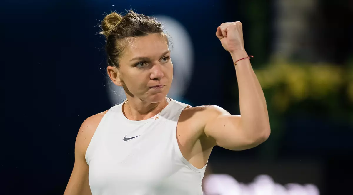 Simona Halep jonglează cu un sul de hârtie igienică precum un fotbalist profesionist