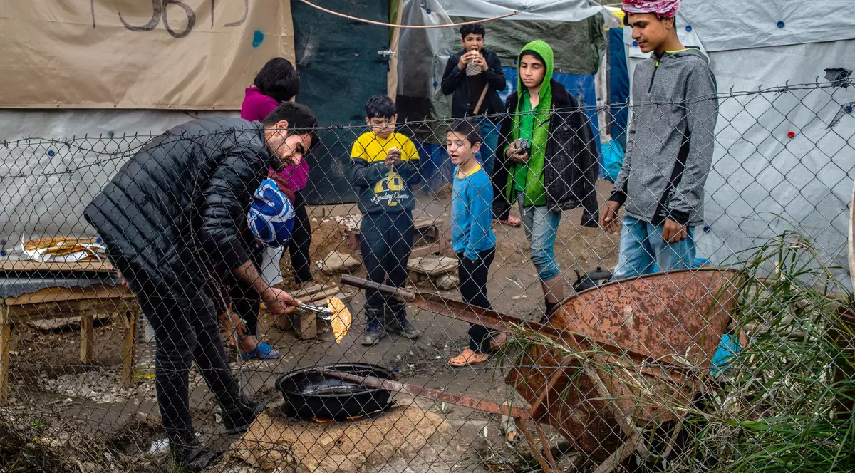 Franța primește 500 de imigranți minori care au rămas fără adăpost după incendiul din tabăra Moria, de pe insula Lesbos